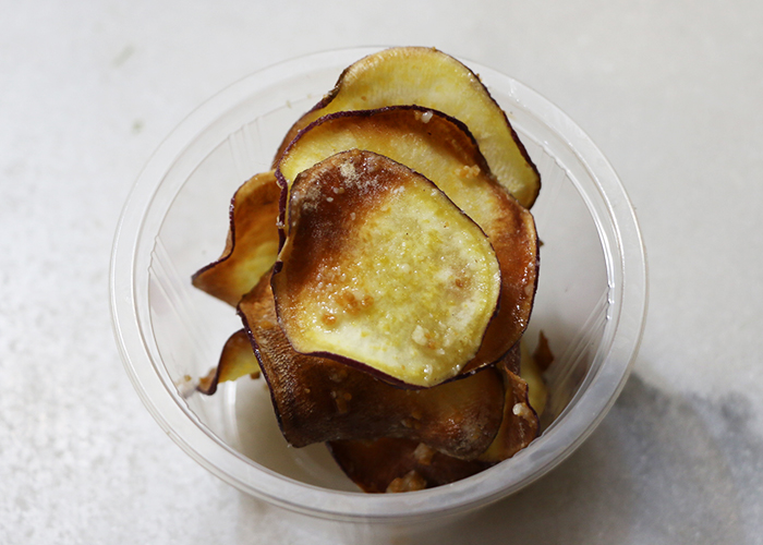 ご家庭で作るさつまいもチップス コンソメチーズ