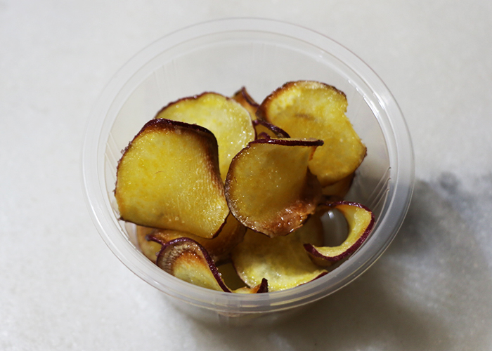 ご家庭で作るさつまいもチップス ガーリックバター