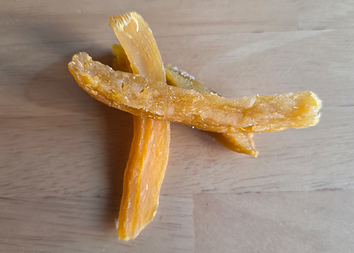 「角切りタイプのほしいも」は、見た目に反して驚くほどしっとりと柔らかい食感が特徴