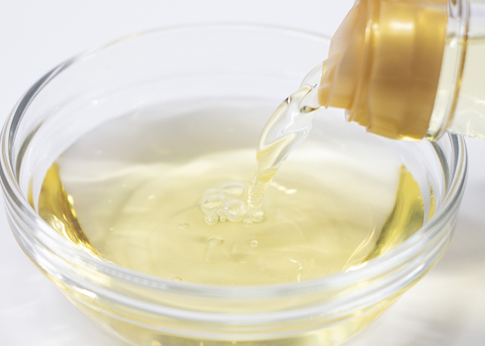 隠し味にお酢を少しだけ加える