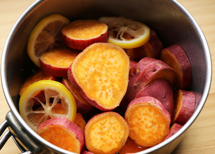 お弁当にぴったりのさつまいもレモン煮