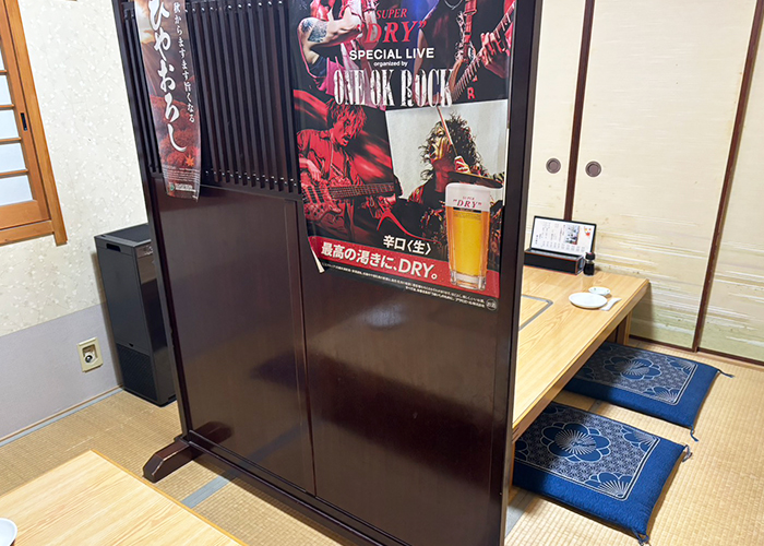 座敷(4人掛け×2卓など)