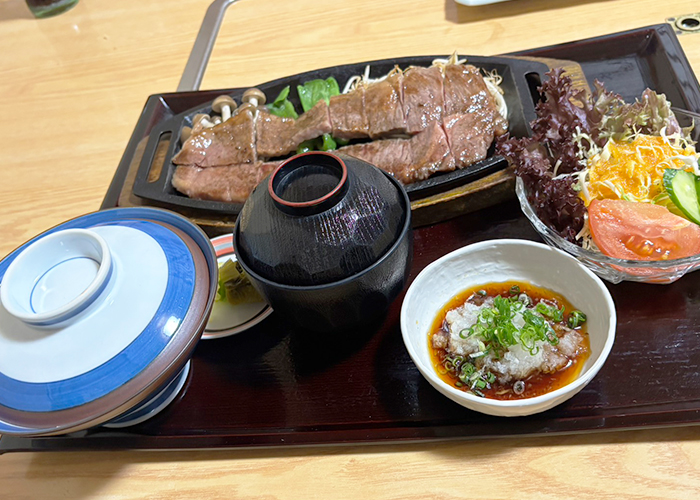 鉄板でジュージュー!とろける「五島牛サーロインステーキ」