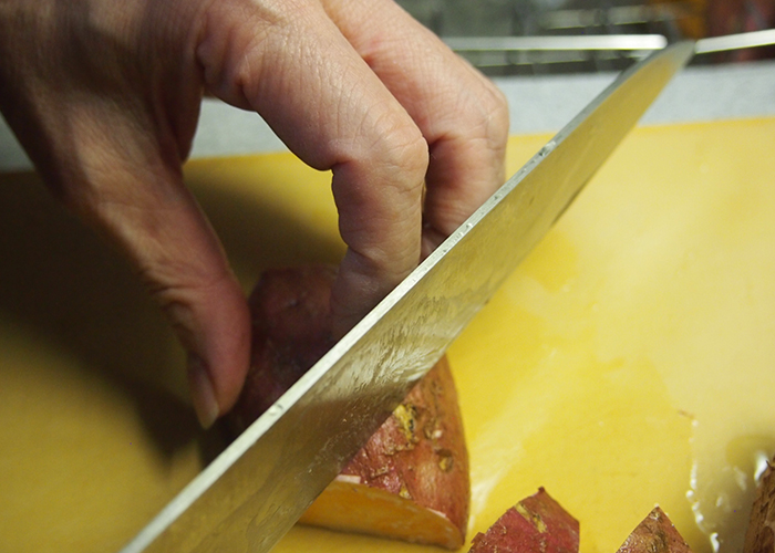 食べやすいひとくちサイズに切る