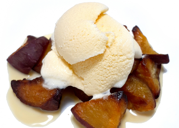 定番のバターやアイスクリームを添えて