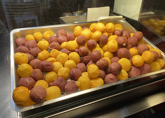 もちもち食感がたまらない QQボール（地瓜球）