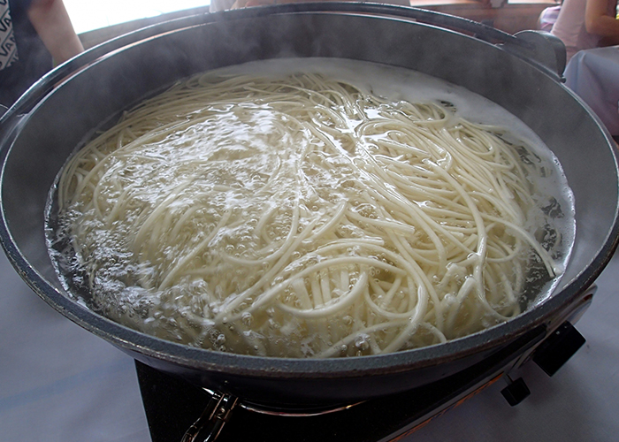 五島旅行　ツルッとした喉越しが自慢の「五島うどん」