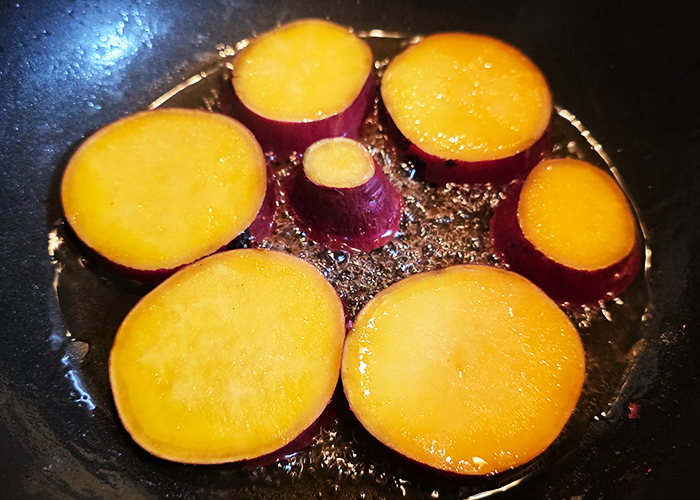 【さつまいも甘露煮】そのまま冷まして味を含ませる