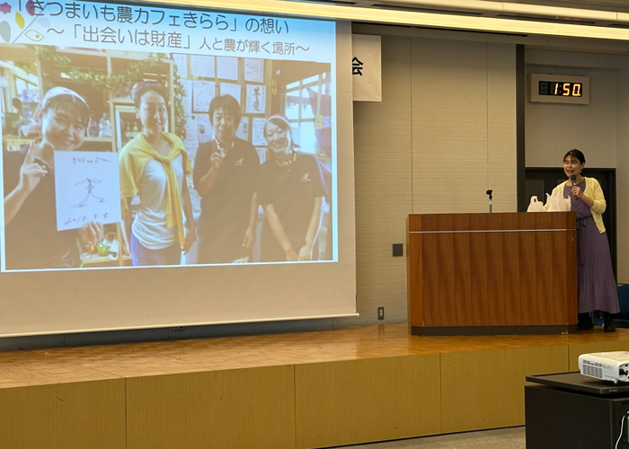 『笑う門にはイモ来たる』と題された1時間半の講演