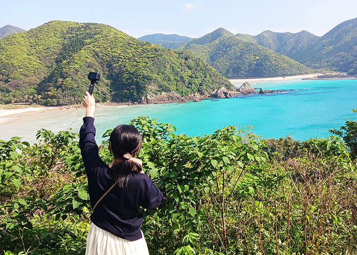高浜海水浴場のエメラルドグリーンの海