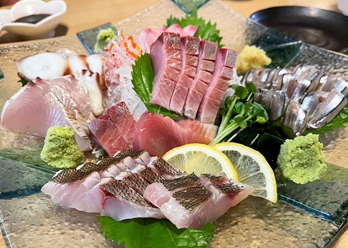 居酒屋盛の旬の魚の旨みを一皿で堪能できる「刺身盛り合わせ」