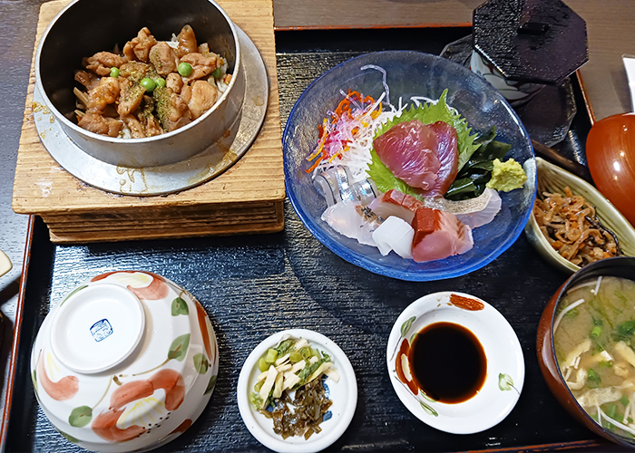ランチの釜飯セット