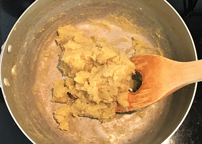 離乳食初期はポタージュやペーストから始める