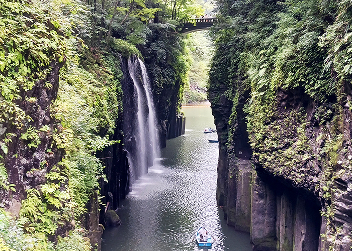 宮崎屈指のパワースポットとして有名な神話の郷「高千穂峡」